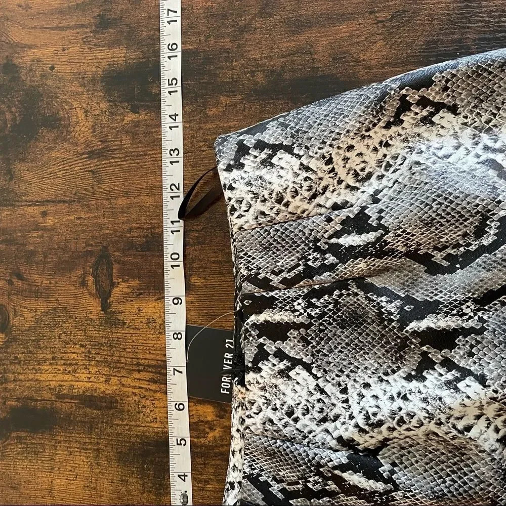 F21 nwt faux snake skin print mini skirt - Picture 11 of 15